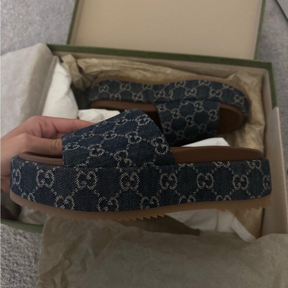 GUCCI PLATFORM SANDAL WORN ONCE.
